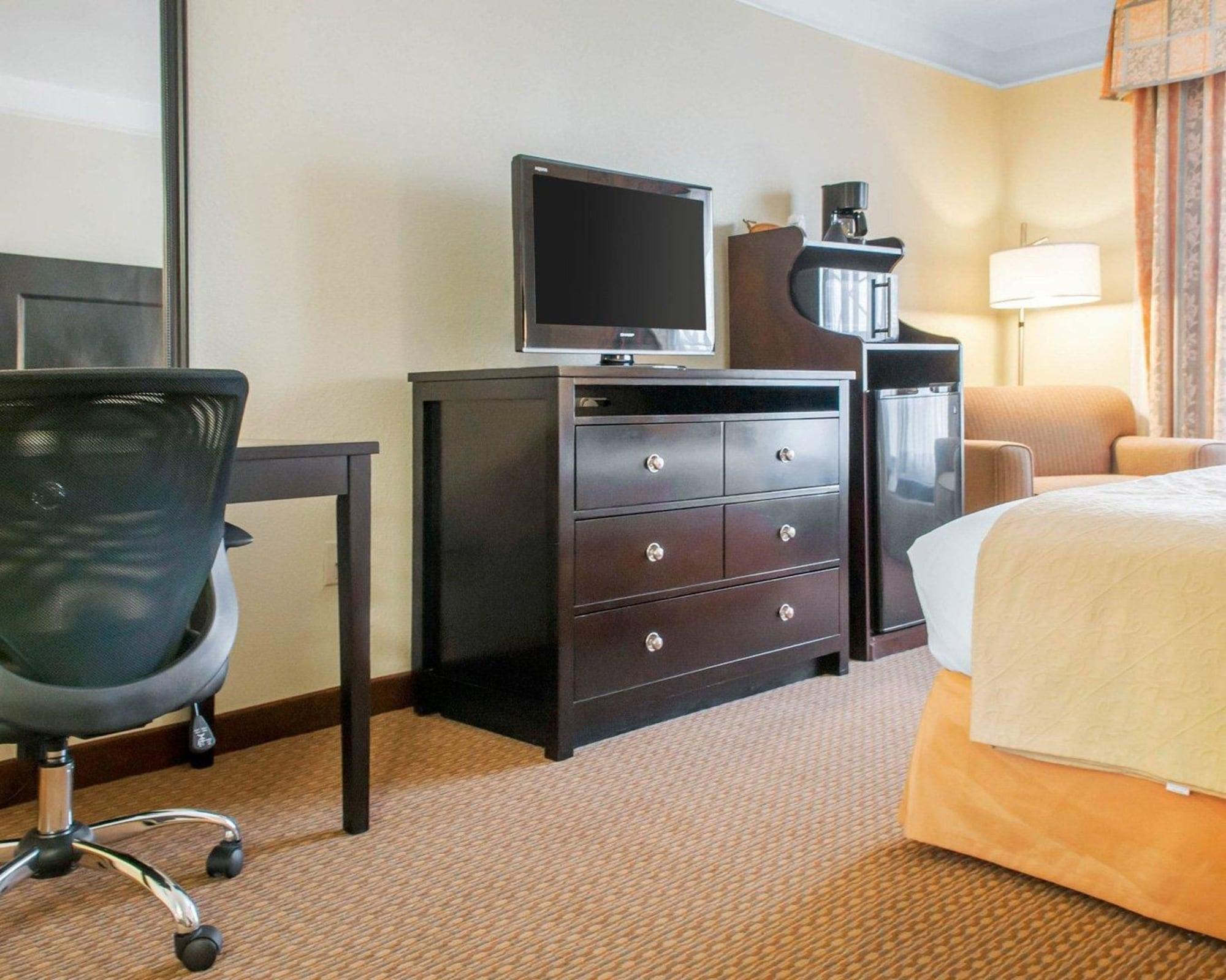 Quality Inn & Suites Gallup I-40 Exit 20 Bagian luar foto