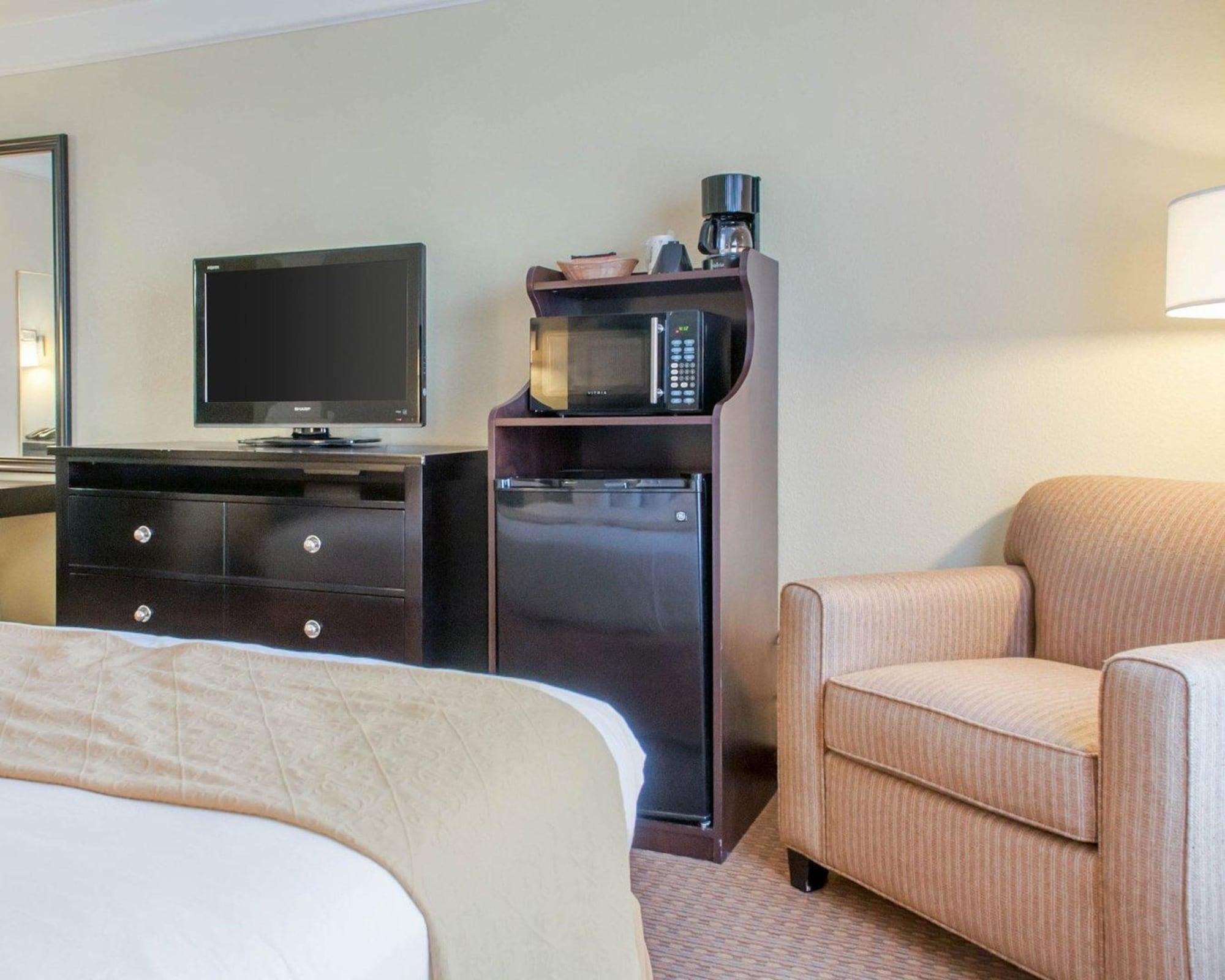 Quality Inn & Suites Gallup I-40 Exit 20 Bagian luar foto