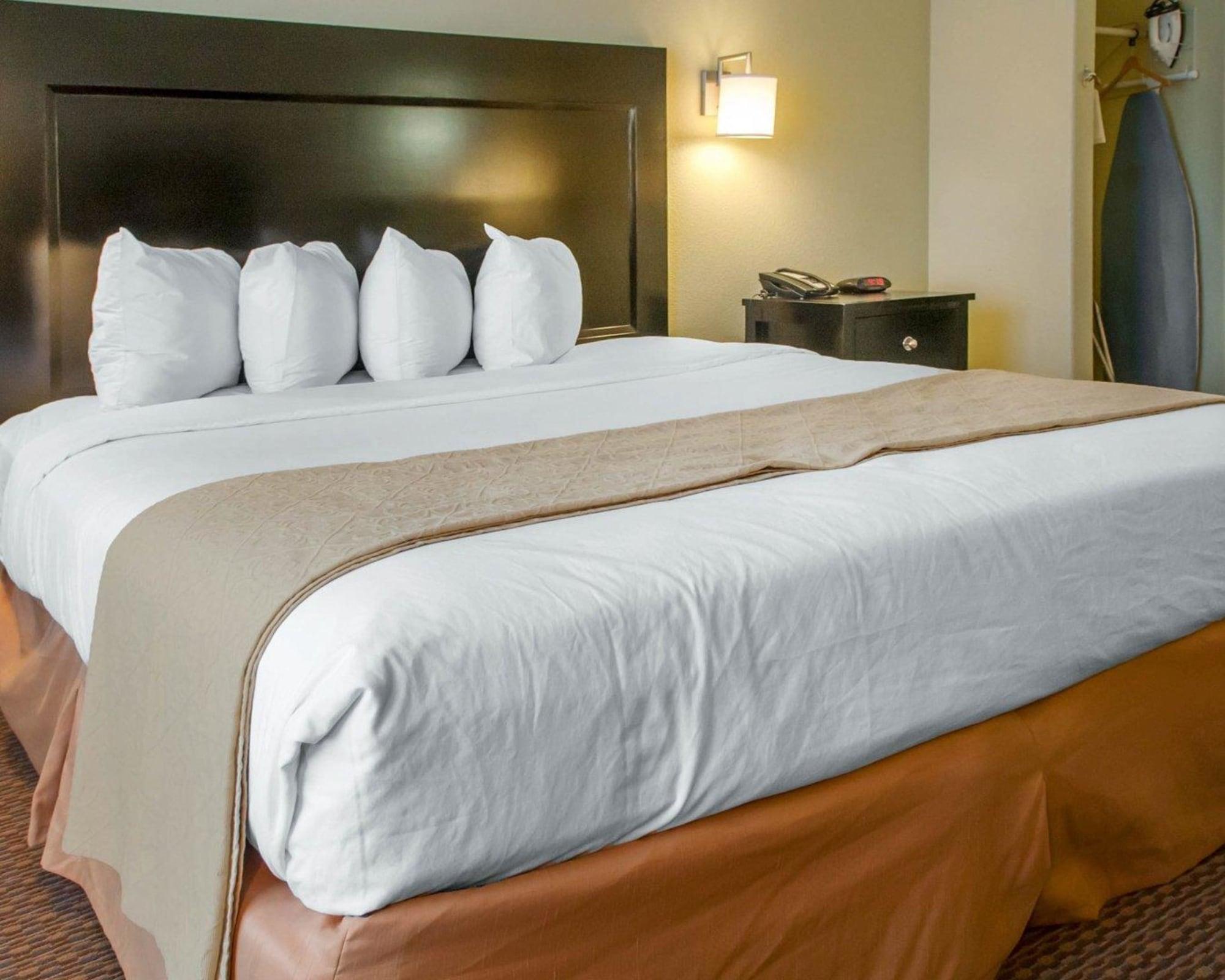 Quality Inn & Suites Gallup I-40 Exit 20 Bagian luar foto