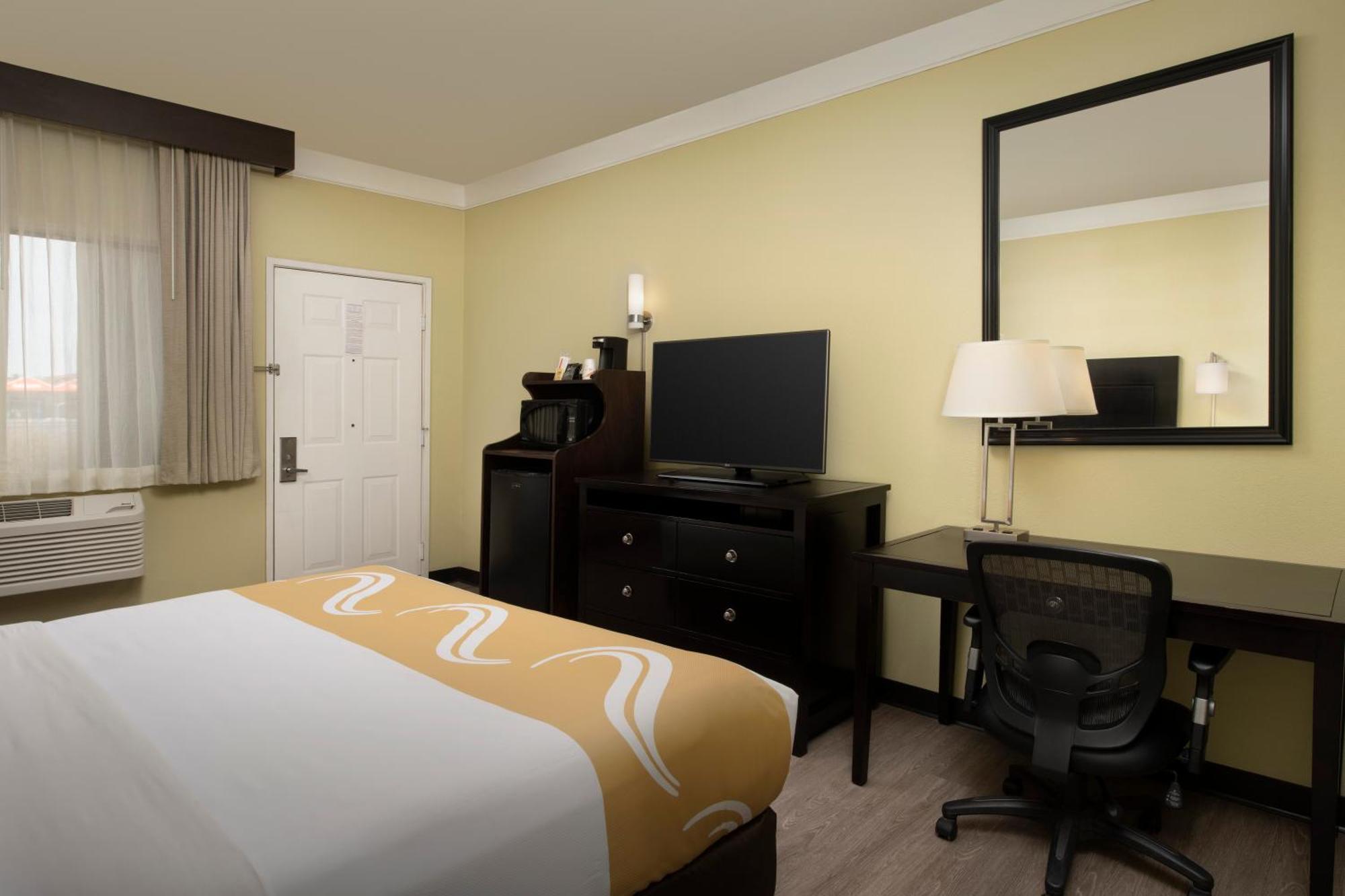 Quality Inn & Suites Gallup I-40 Exit 20 Bagian luar foto