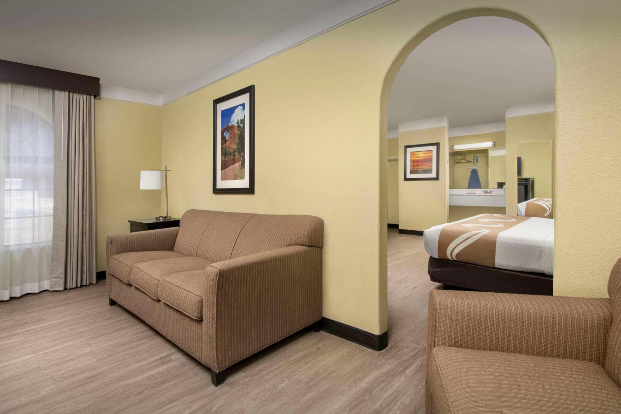 Quality Inn & Suites Gallup I-40 Exit 20 Bagian luar foto