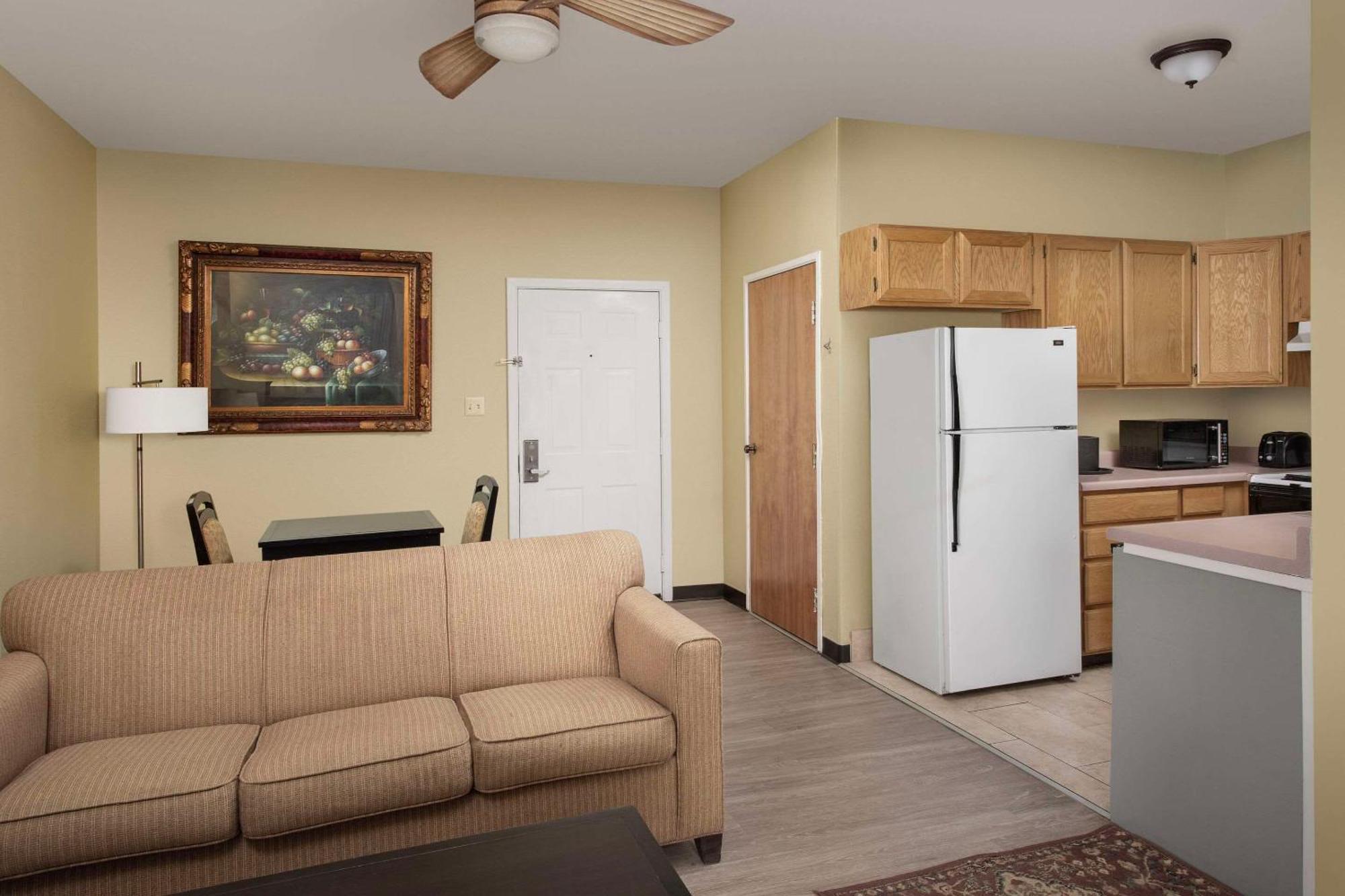 Quality Inn & Suites Gallup I-40 Exit 20 Bagian luar foto