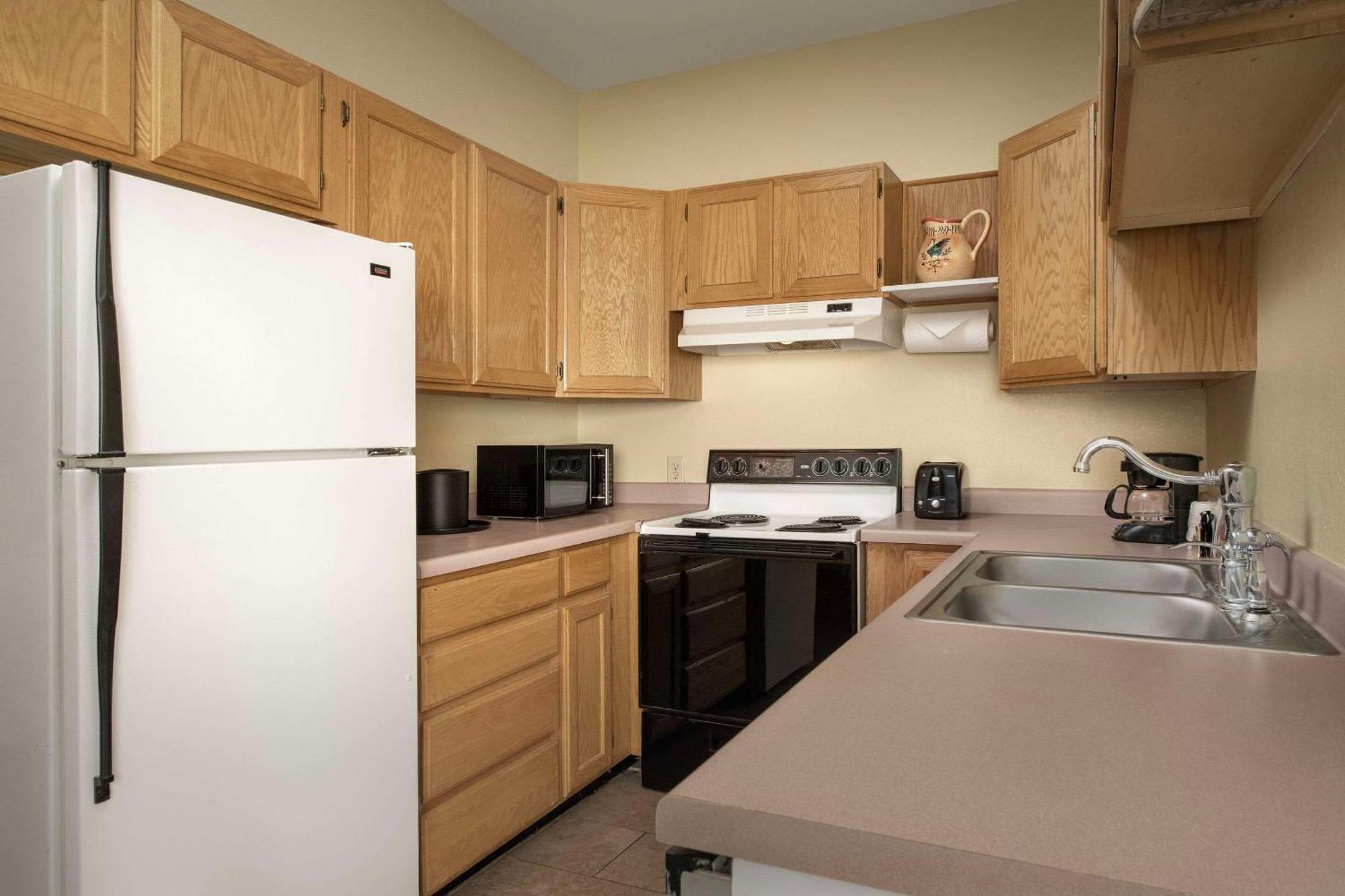 Quality Inn & Suites Gallup I-40 Exit 20 Bagian luar foto