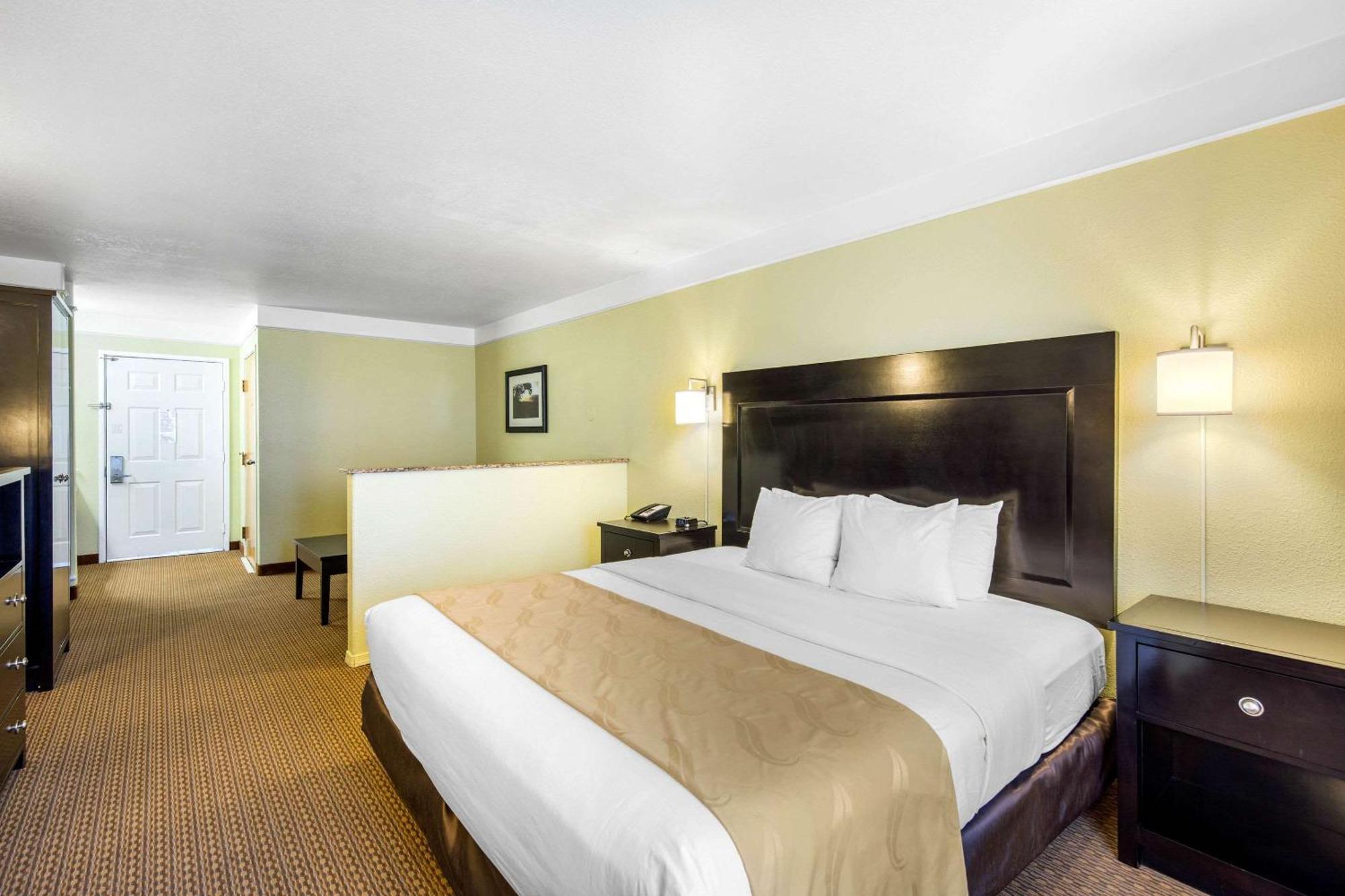 Quality Inn & Suites Gallup I-40 Exit 20 Bagian luar foto