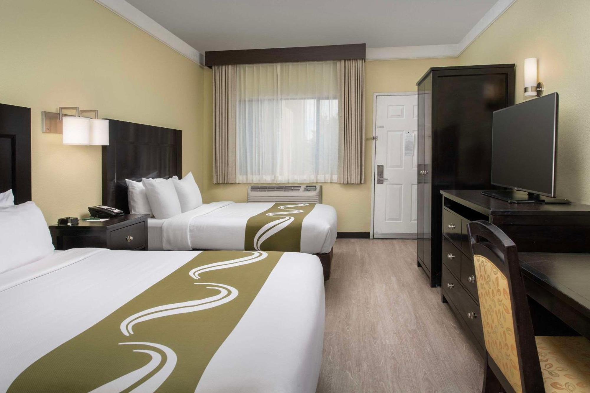 Quality Inn & Suites Gallup I-40 Exit 20 Bagian luar foto