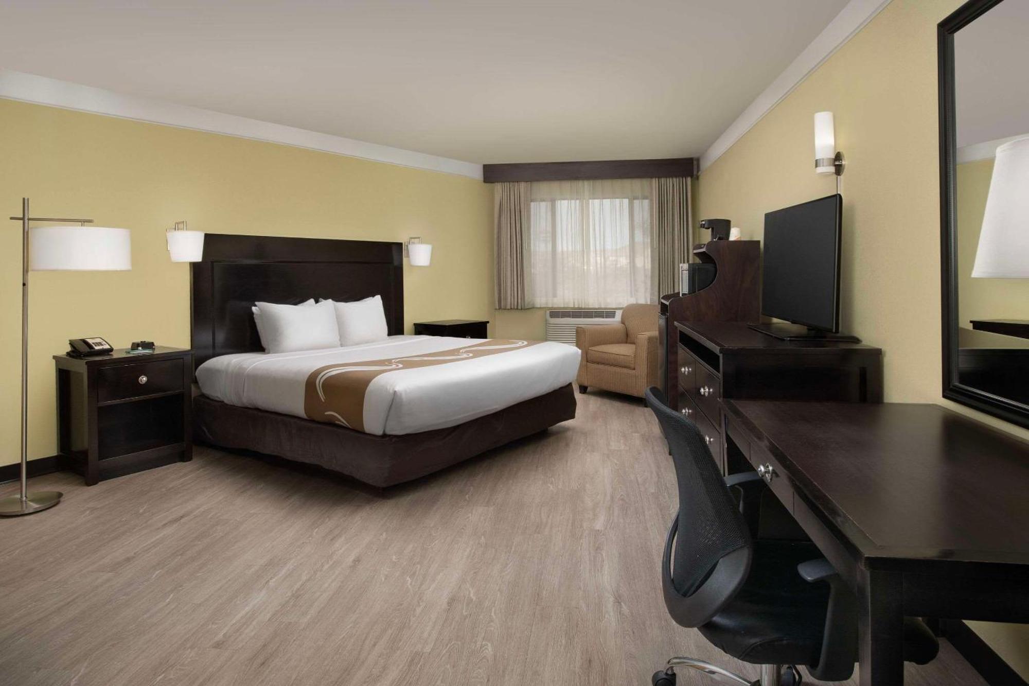 Quality Inn & Suites Gallup I-40 Exit 20 Bagian luar foto