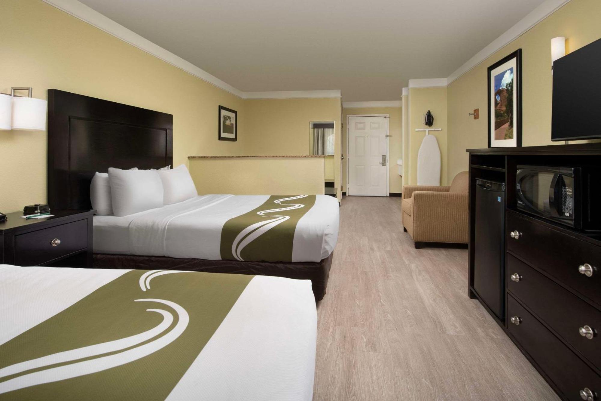 Quality Inn & Suites Gallup I-40 Exit 20 Bagian luar foto