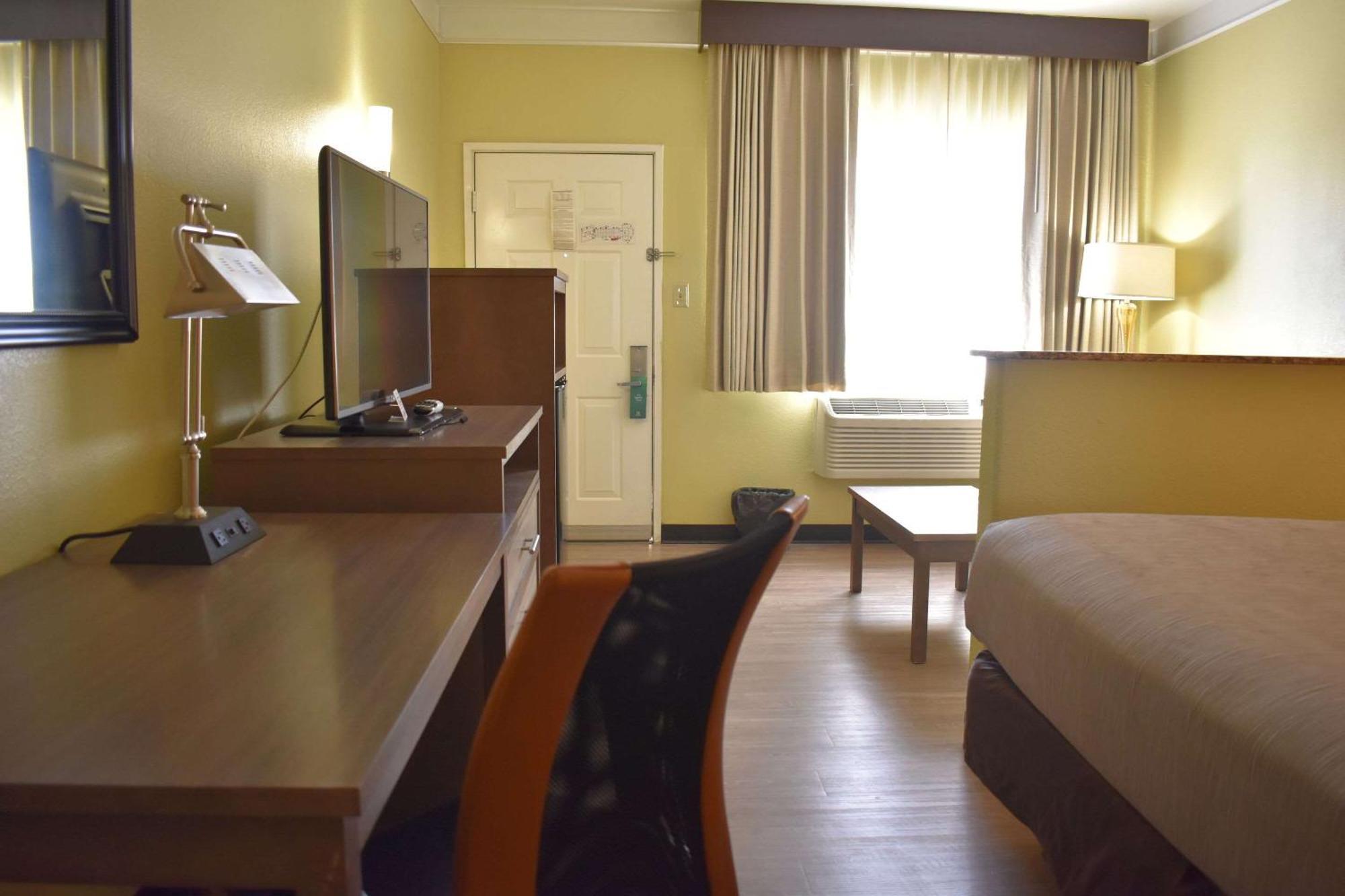 Quality Inn & Suites Gallup I-40 Exit 20 Bagian luar foto