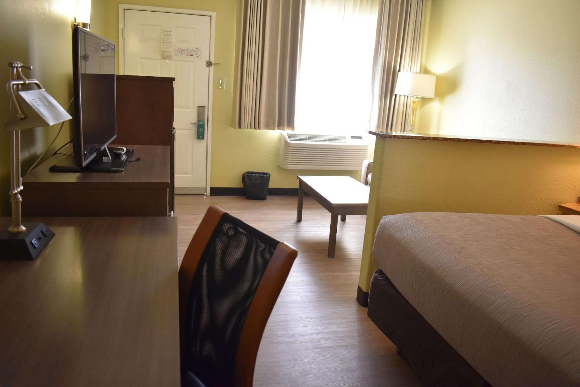 Quality Inn & Suites Gallup I-40 Exit 20 Bagian luar foto