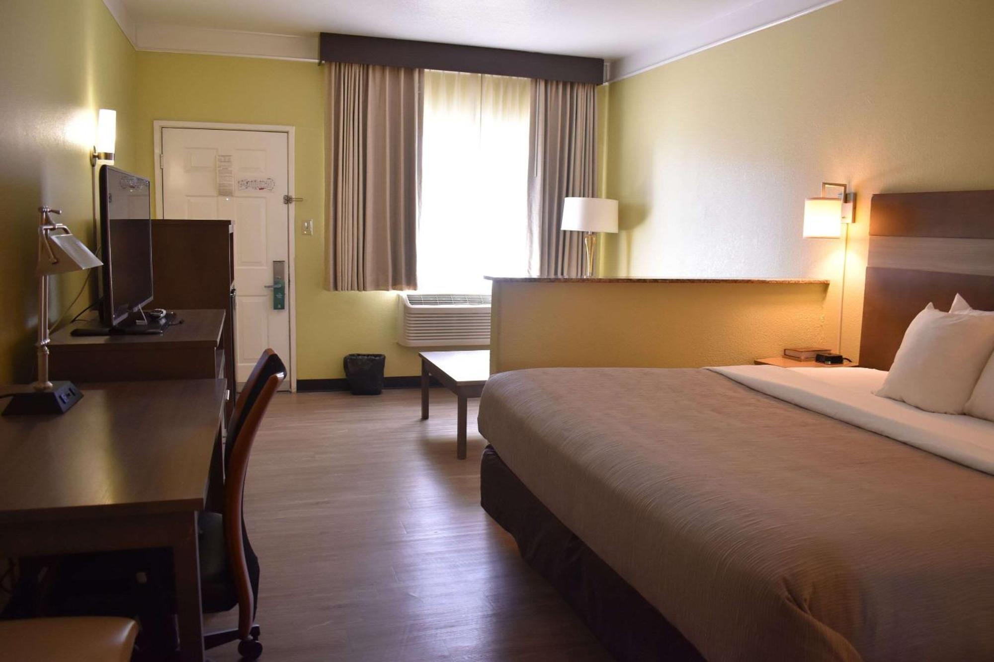 Quality Inn & Suites Gallup I-40 Exit 20 Bagian luar foto