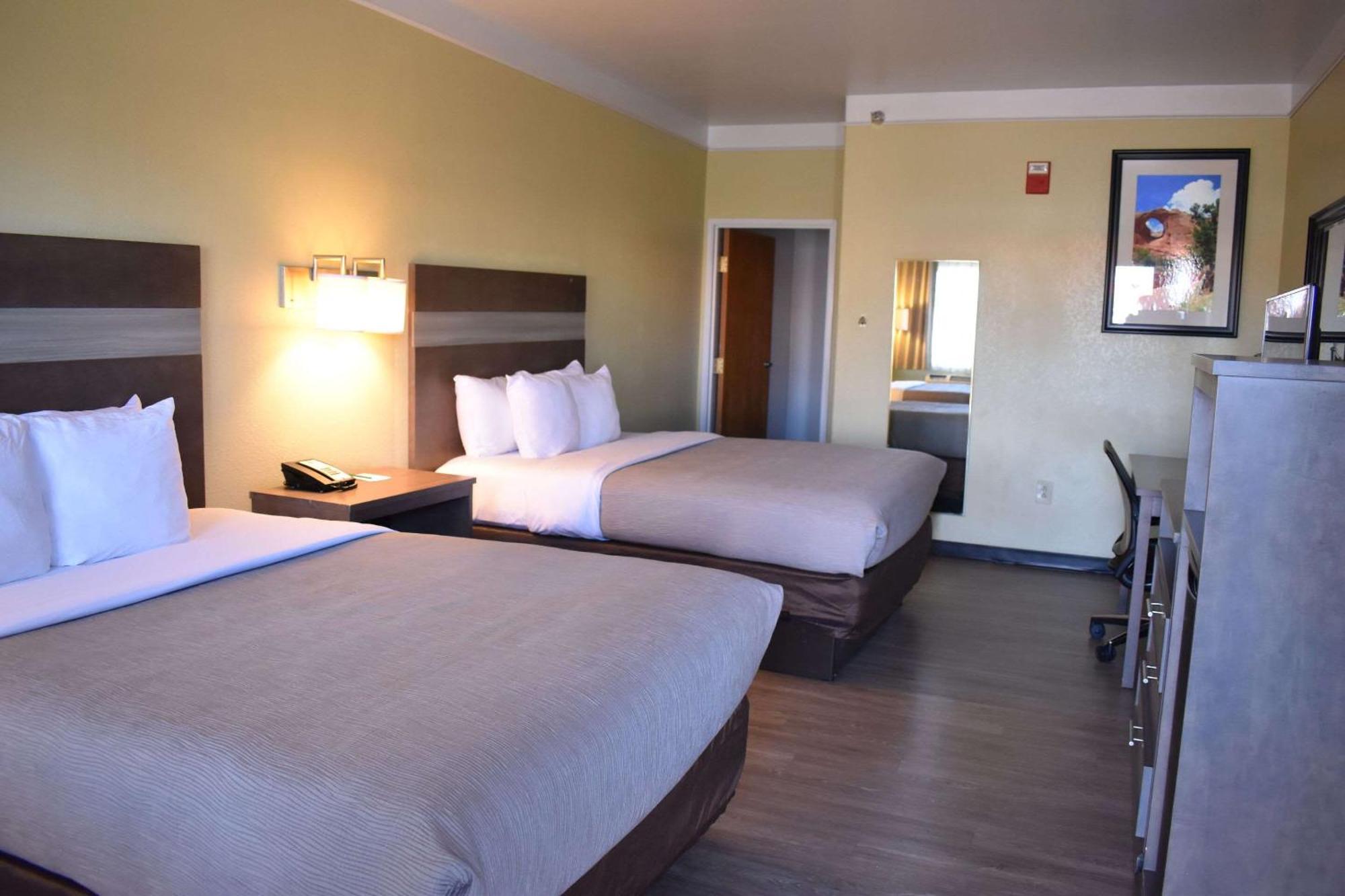 Quality Inn & Suites Gallup I-40 Exit 20 Bagian luar foto