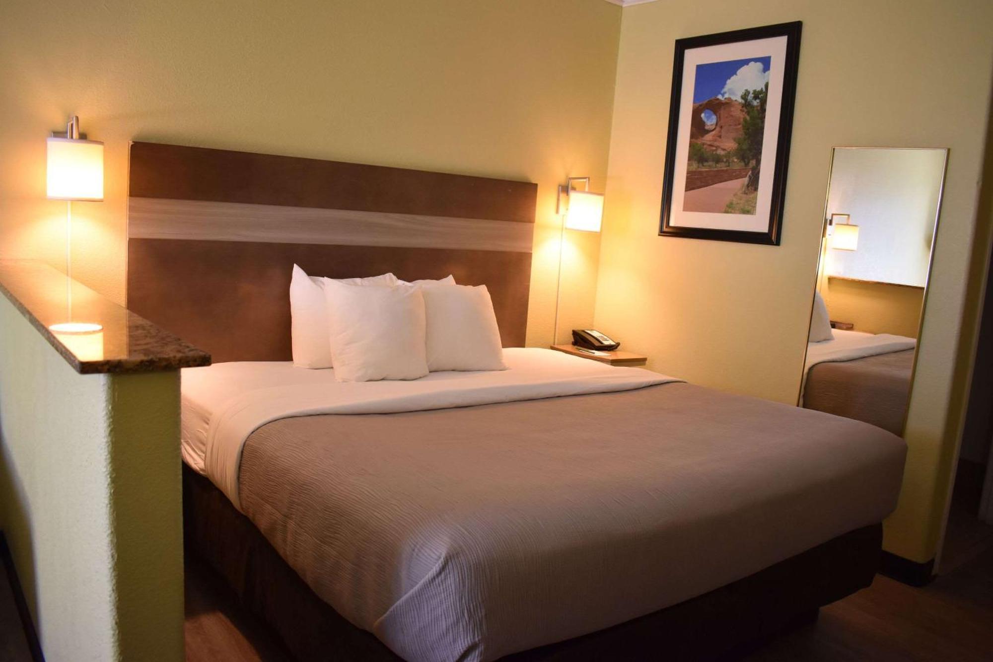 Quality Inn & Suites Gallup I-40 Exit 20 Bagian luar foto