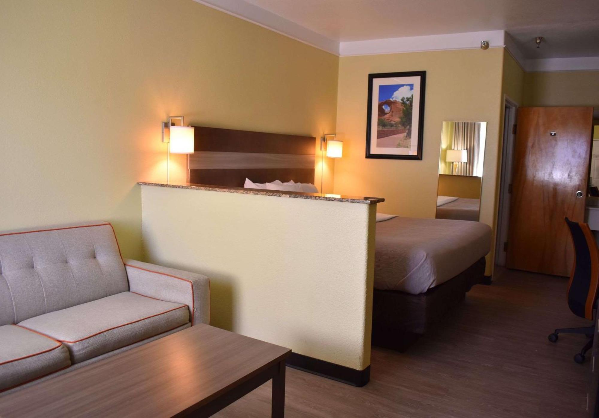Quality Inn & Suites Gallup I-40 Exit 20 Bagian luar foto