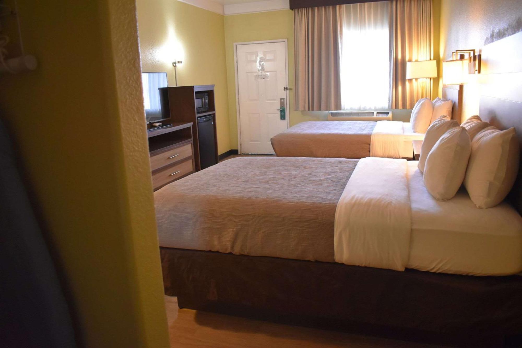 Quality Inn & Suites Gallup I-40 Exit 20 Bagian luar foto