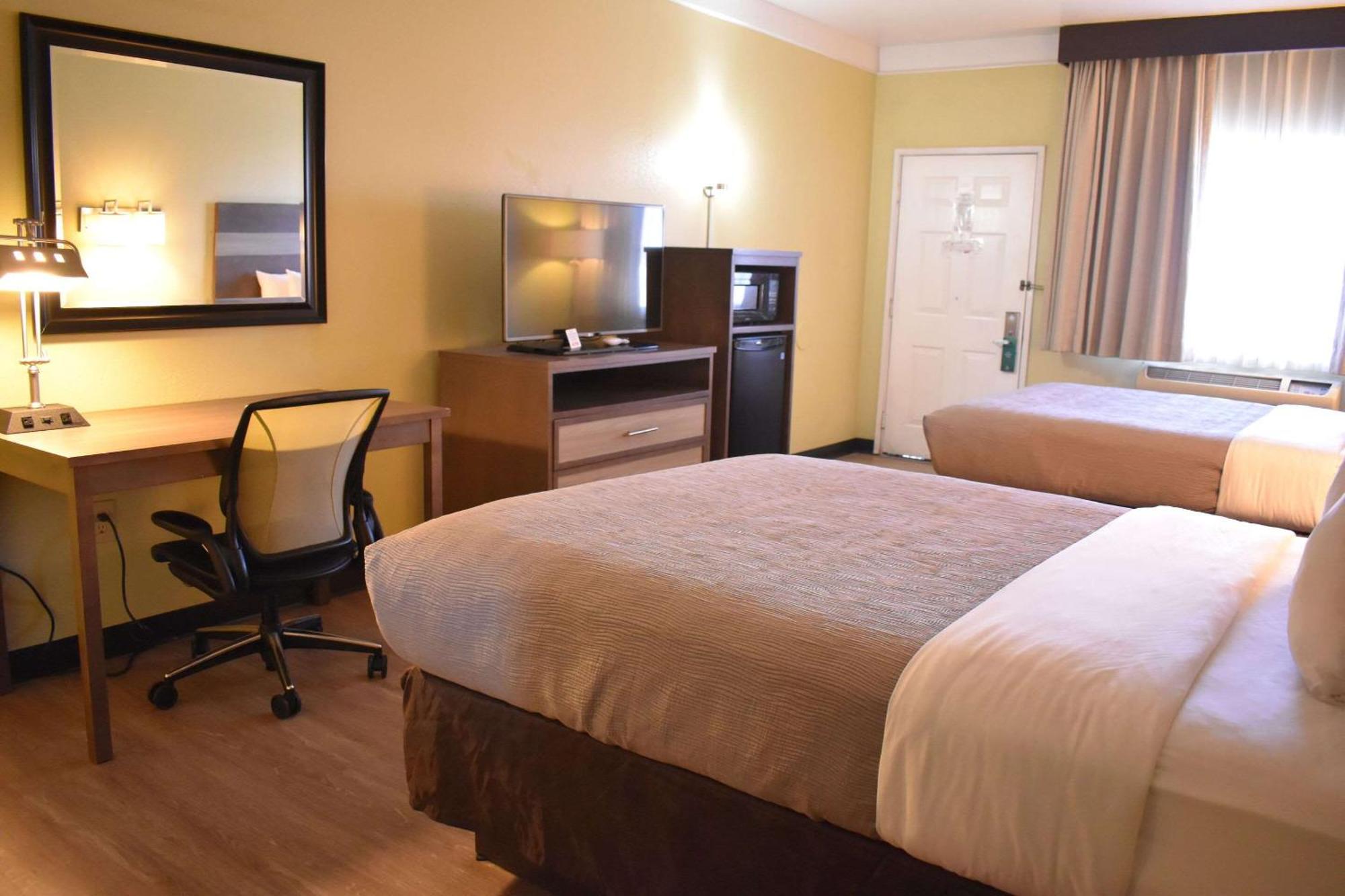 Quality Inn & Suites Gallup I-40 Exit 20 Bagian luar foto