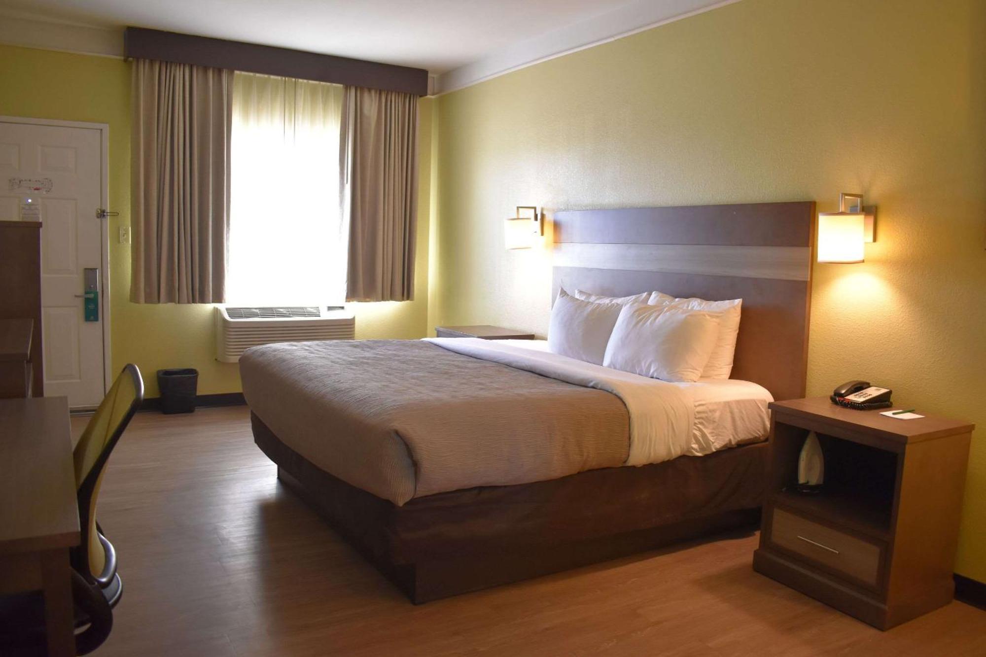 Quality Inn & Suites Gallup I-40 Exit 20 Bagian luar foto