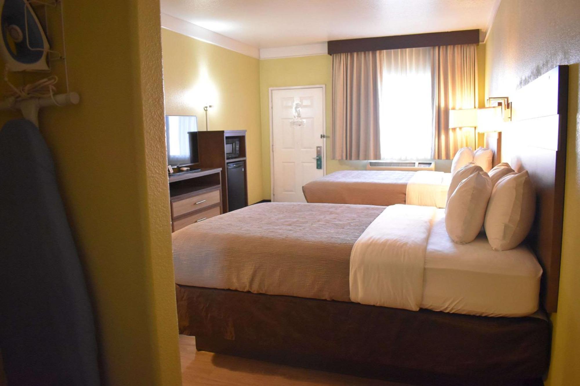 Quality Inn & Suites Gallup I-40 Exit 20 Bagian luar foto