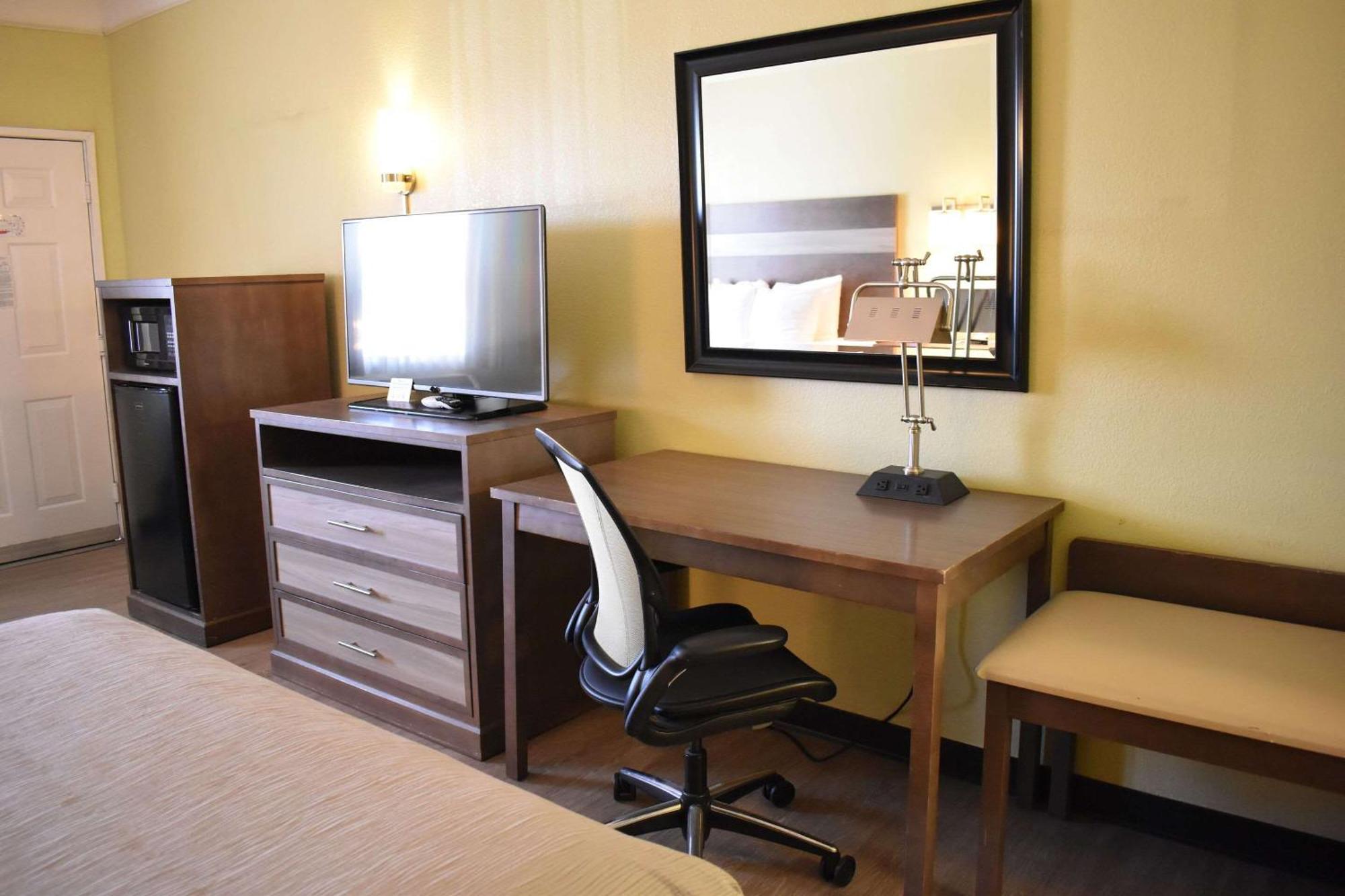Quality Inn & Suites Gallup I-40 Exit 20 Bagian luar foto