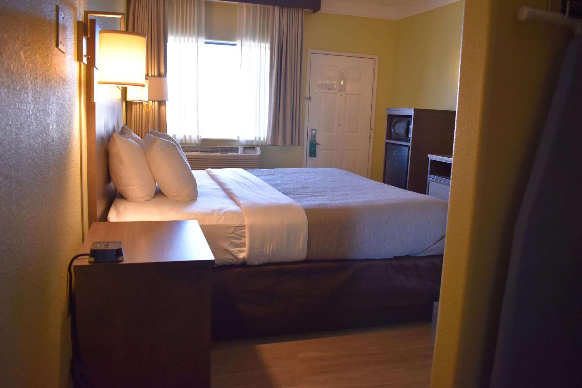 Quality Inn & Suites Gallup I-40 Exit 20 Bagian luar foto