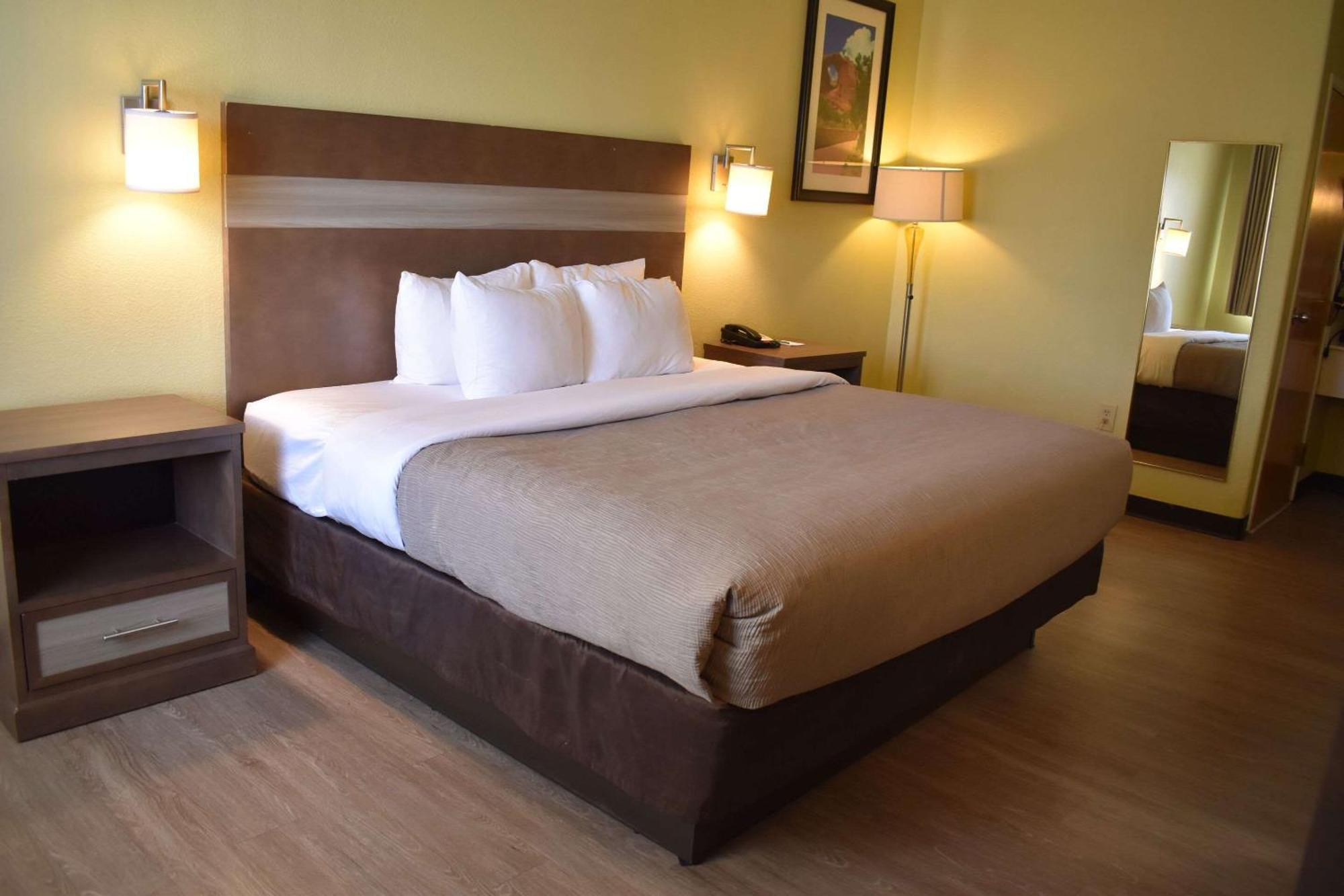 Quality Inn & Suites Gallup I-40 Exit 20 Bagian luar foto