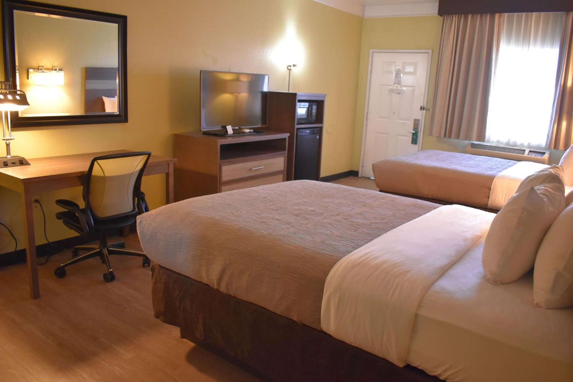 Quality Inn & Suites Gallup I-40 Exit 20 Bagian luar foto