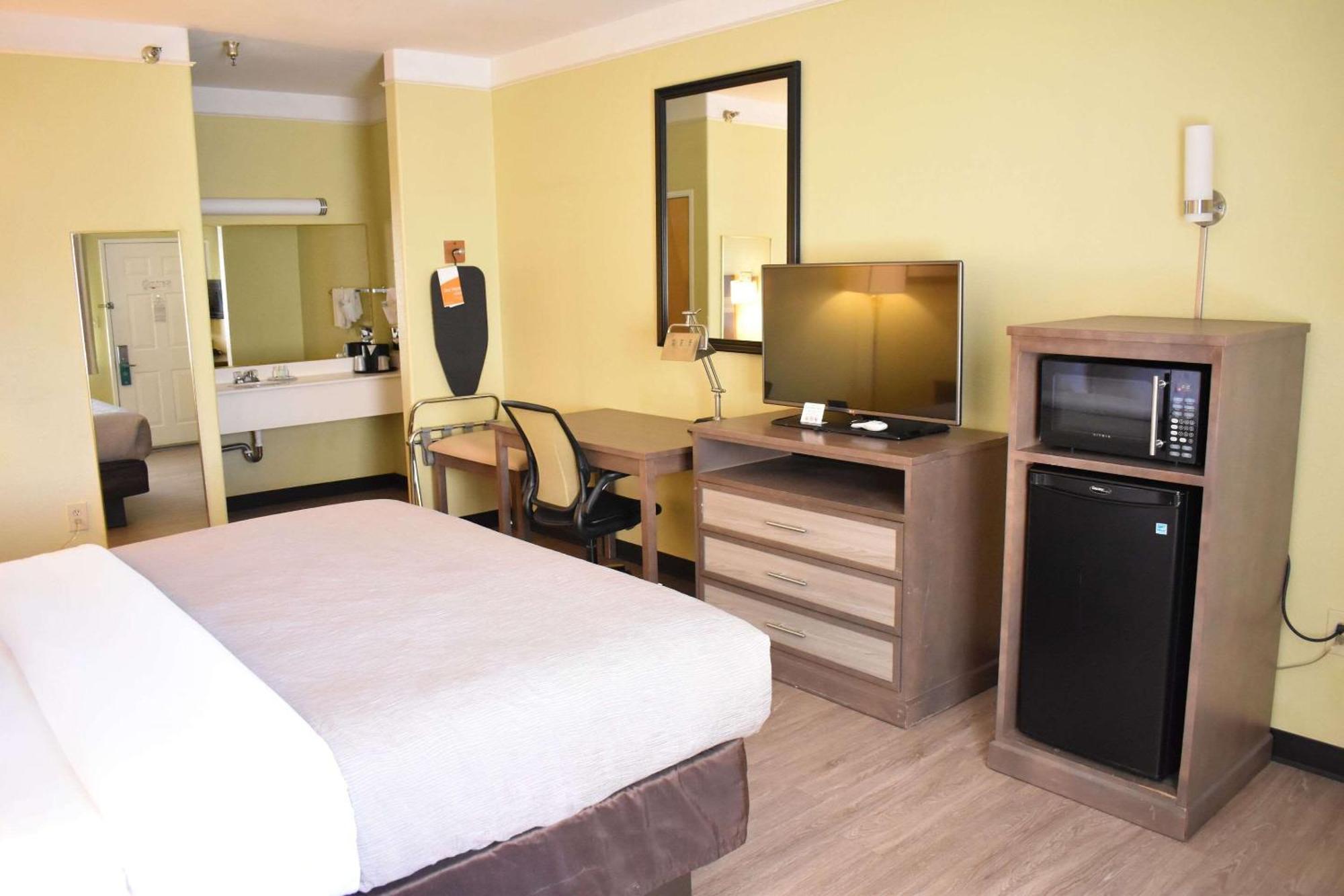 Quality Inn & Suites Gallup I-40 Exit 20 Bagian luar foto