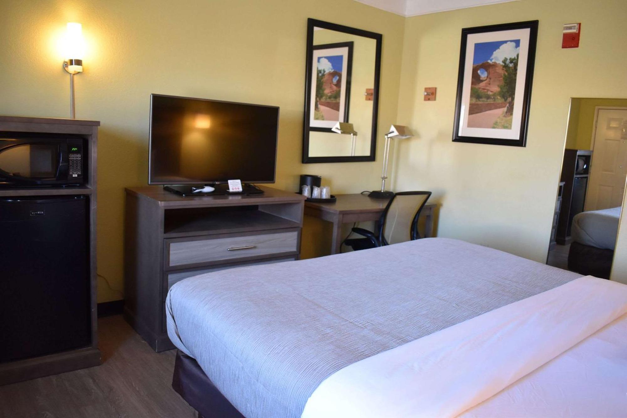 Quality Inn & Suites Gallup I-40 Exit 20 Bagian luar foto