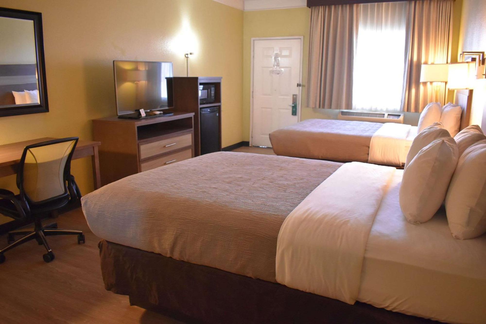Quality Inn & Suites Gallup I-40 Exit 20 Bagian luar foto