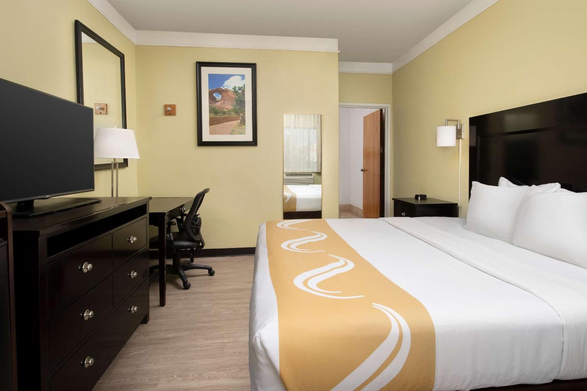 Quality Inn & Suites Gallup I-40 Exit 20 Bagian luar foto