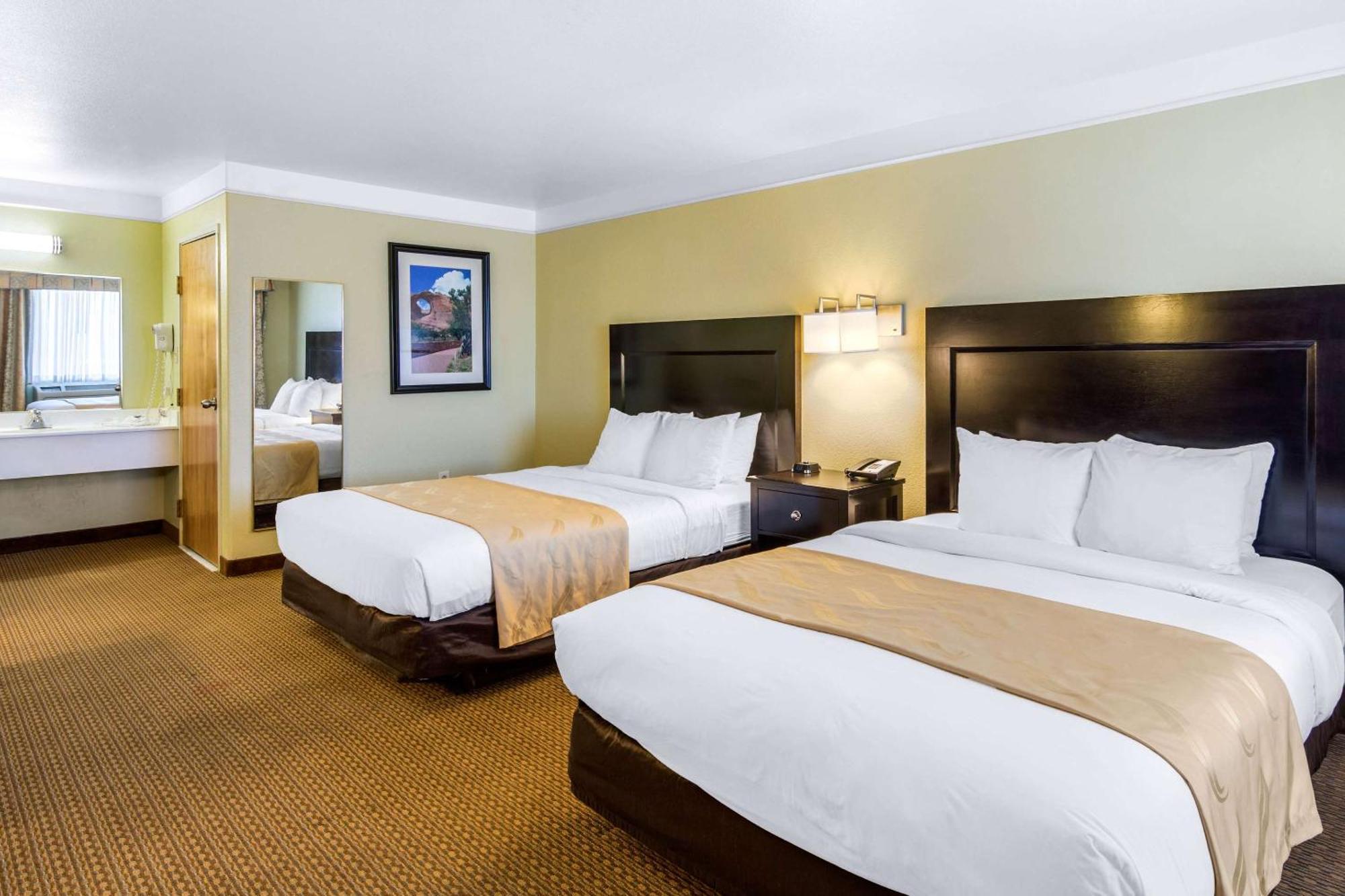 Quality Inn & Suites Gallup I-40 Exit 20 Bagian luar foto