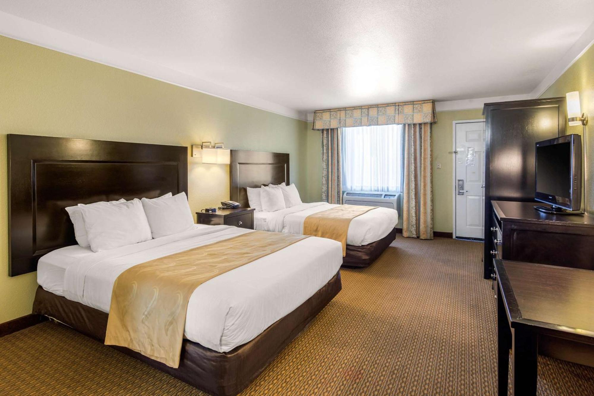 Quality Inn & Suites Gallup I-40 Exit 20 Bagian luar foto