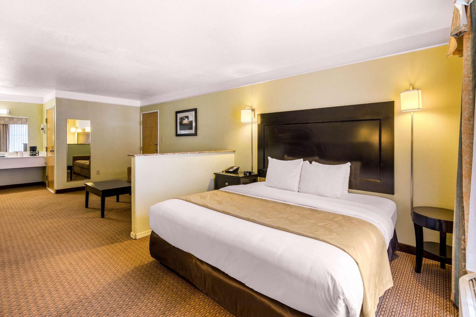 Quality Inn & Suites Gallup I-40 Exit 20 Bagian luar foto